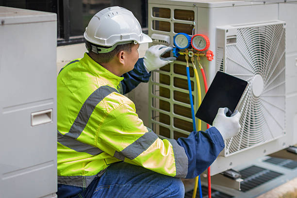 Professional Hvac technician working in Mesquite, NV